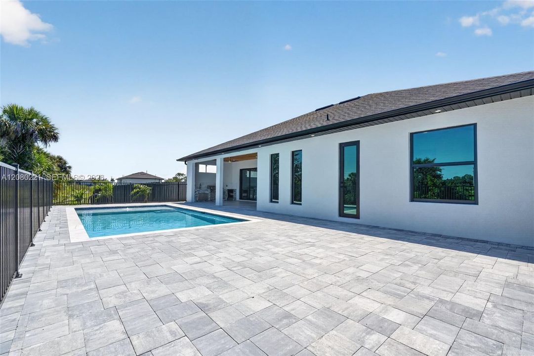 For Sale: $599,900 (3 beds, 3 baths, 2002 Square Feet)