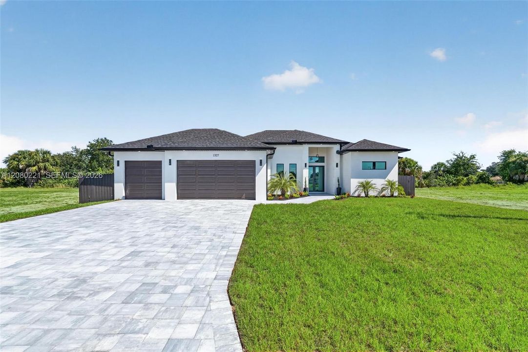 For Sale: $599,900 (3 beds, 3 baths, 2002 Square Feet)