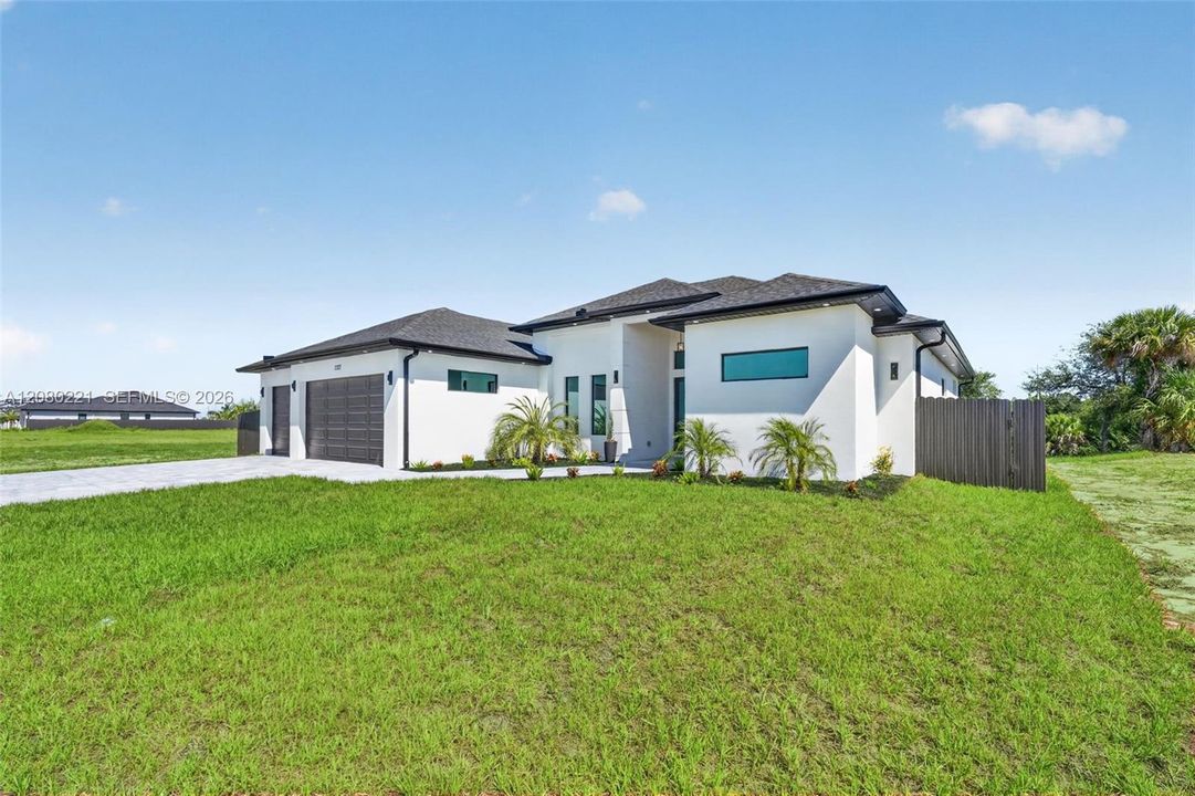 For Sale: $599,900 (3 beds, 3 baths, 2002 Square Feet)