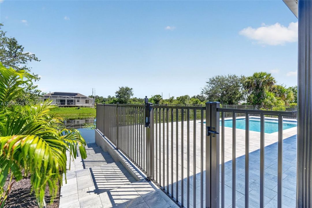For Sale: $599,900 (3 beds, 3 baths, 2002 Square Feet)