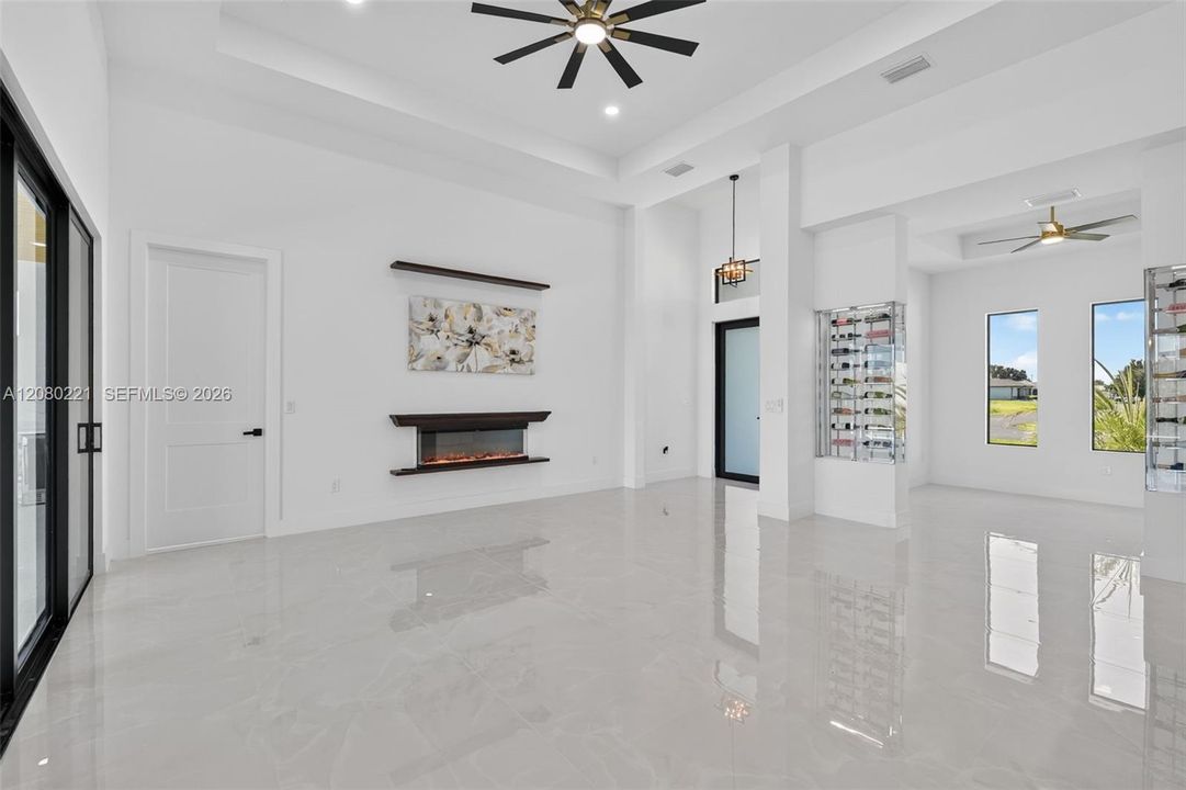 For Sale: $599,900 (3 beds, 3 baths, 2002 Square Feet)