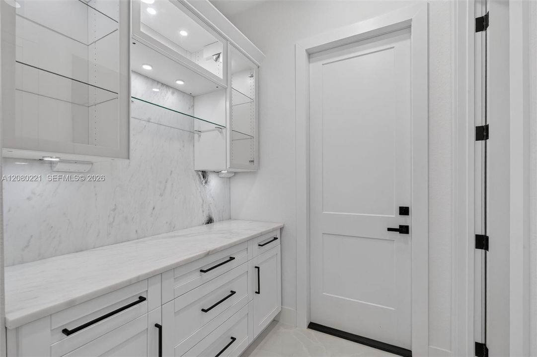 For Sale: $599,900 (3 beds, 3 baths, 2002 Square Feet)
