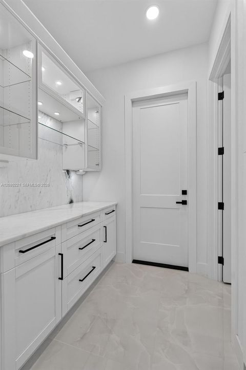 For Sale: $599,900 (3 beds, 3 baths, 2002 Square Feet)