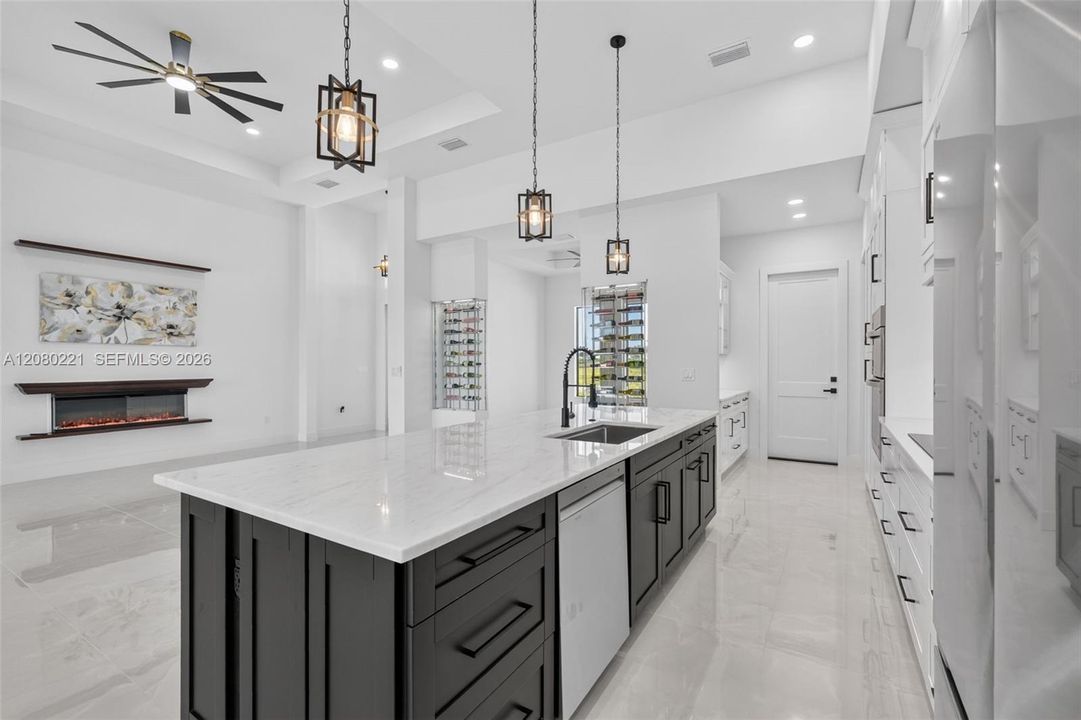 For Sale: $599,900 (3 beds, 3 baths, 2002 Square Feet)
