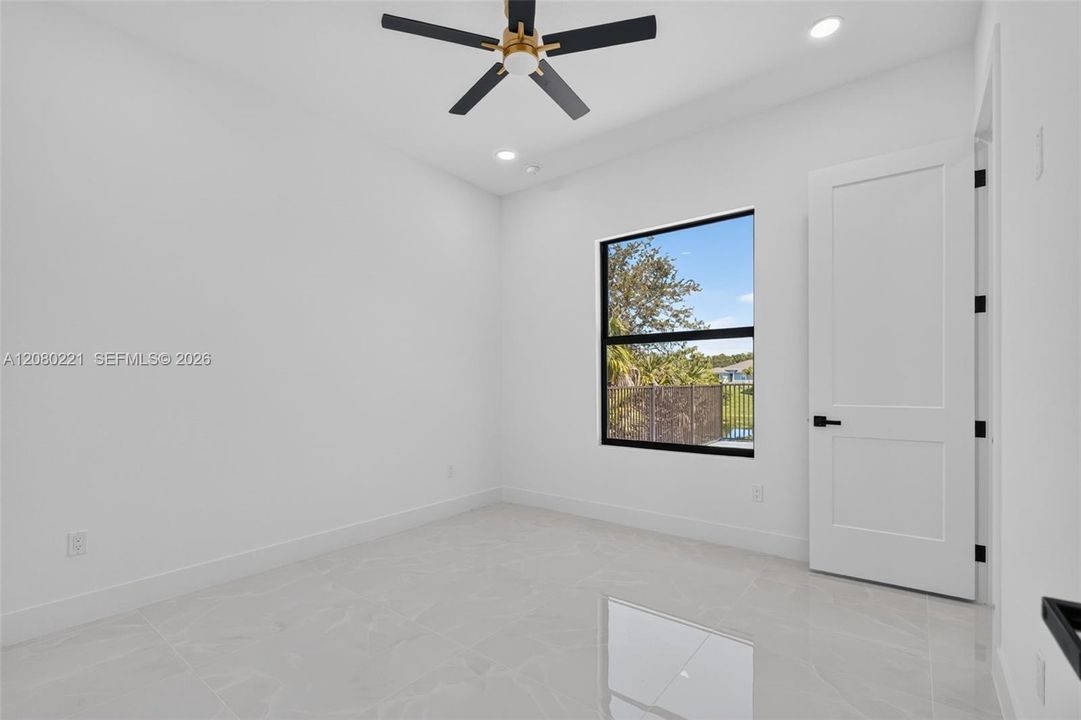 For Sale: $599,900 (3 beds, 3 baths, 2002 Square Feet)