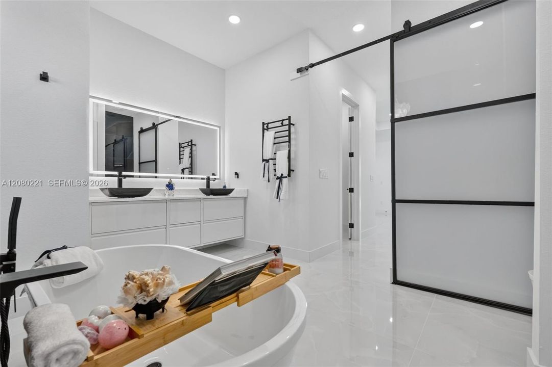 For Sale: $599,900 (3 beds, 3 baths, 2002 Square Feet)