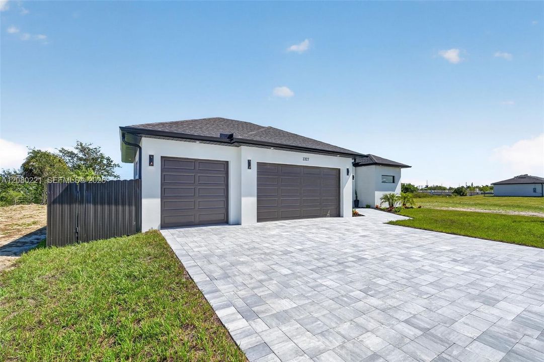 For Sale: $599,900 (3 beds, 3 baths, 2002 Square Feet)
