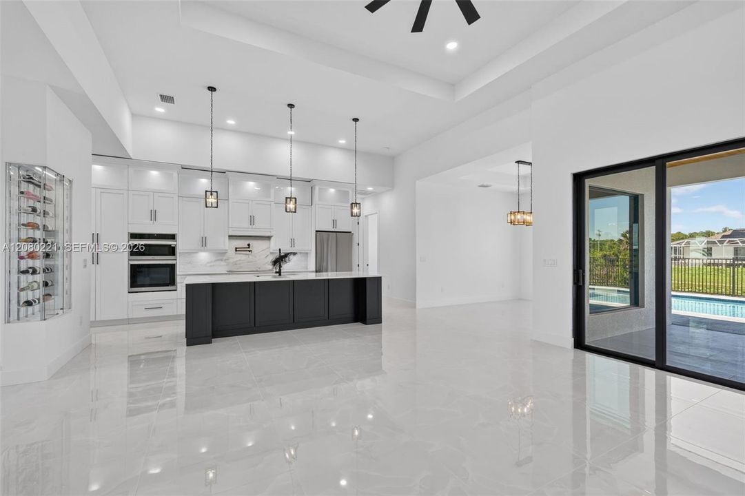 For Sale: $599,900 (3 beds, 3 baths, 2002 Square Feet)