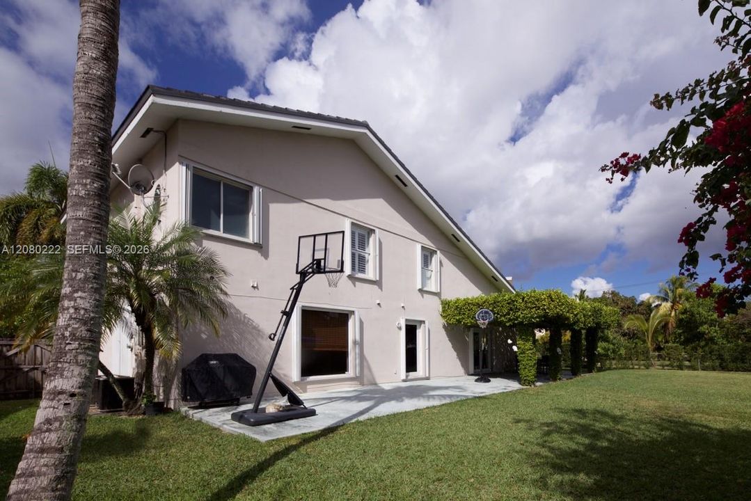 For Rent: $9,250 (4 beds, 3 baths, 2309 Square Feet)