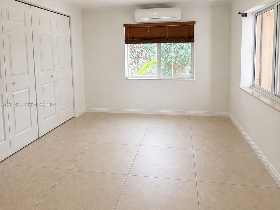 В аренду: $4,000 (4 спален, 2 ванн, 1358 Квадратных фут)