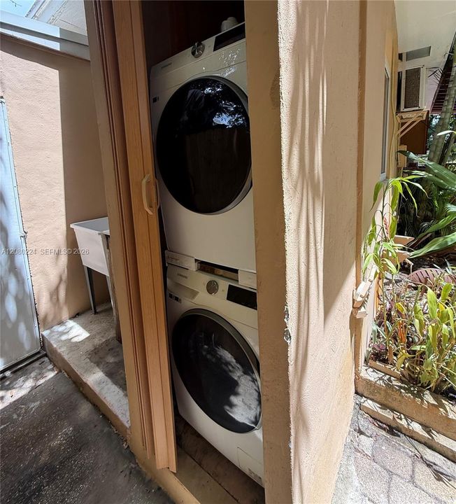 В аренду: $4,000 (4 спален, 2 ванн, 1358 Квадратных фут)