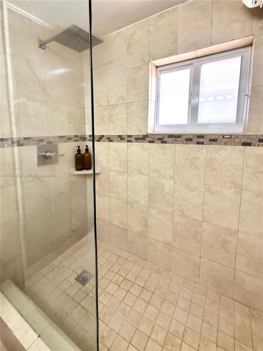 В аренду: $4,000 (4 спален, 2 ванн, 1358 Квадратных фут)