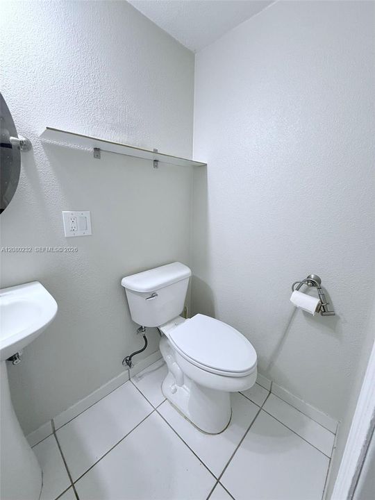 For Rent: $1,900 (1 beds, 1 baths, 731 Square Feet)