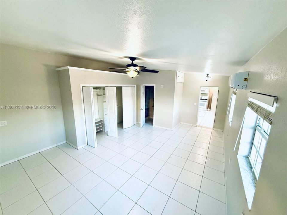 For Rent: $1,900 (1 beds, 1 baths, 731 Square Feet)