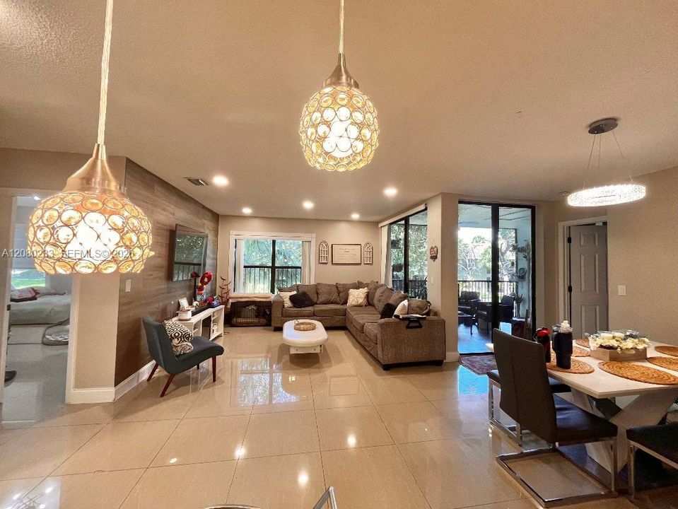 En Venta: $310,000 (3 camas, 2 baños, 1120 Pies cuadrados)