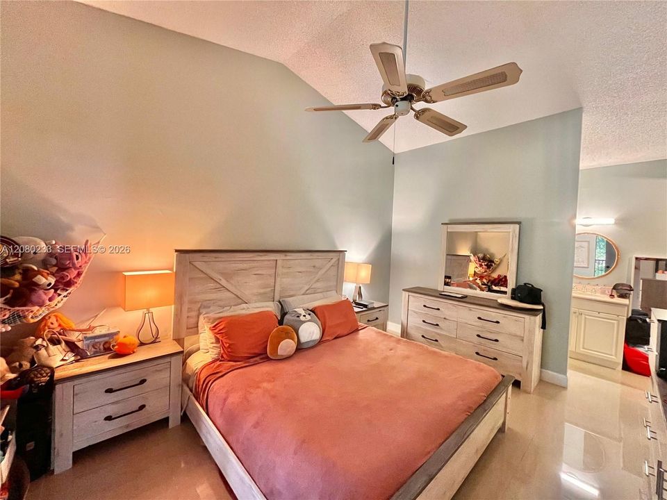 En Venta: $310,000 (3 camas, 2 baños, 1120 Pies cuadrados)