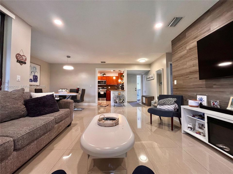 En Venta: $310,000 (3 camas, 2 baños, 1120 Pies cuadrados)