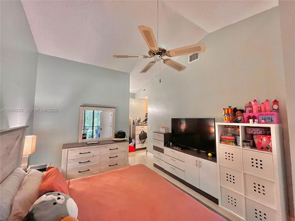 En Venta: $310,000 (3 camas, 2 baños, 1120 Pies cuadrados)