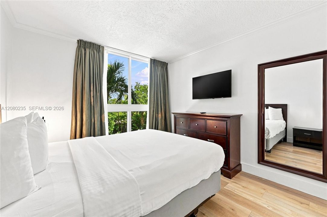 For Sale: $575,000 (1 beds, 1 baths, 670 Square Feet)