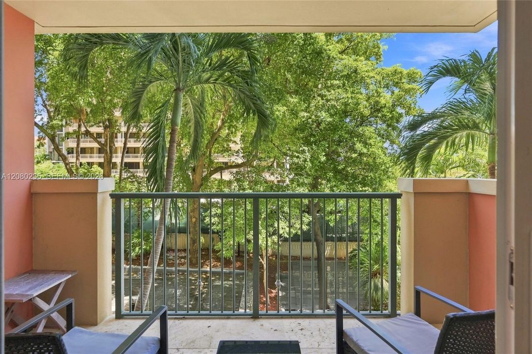 For Sale: $575,000 (1 beds, 1 baths, 670 Square Feet)