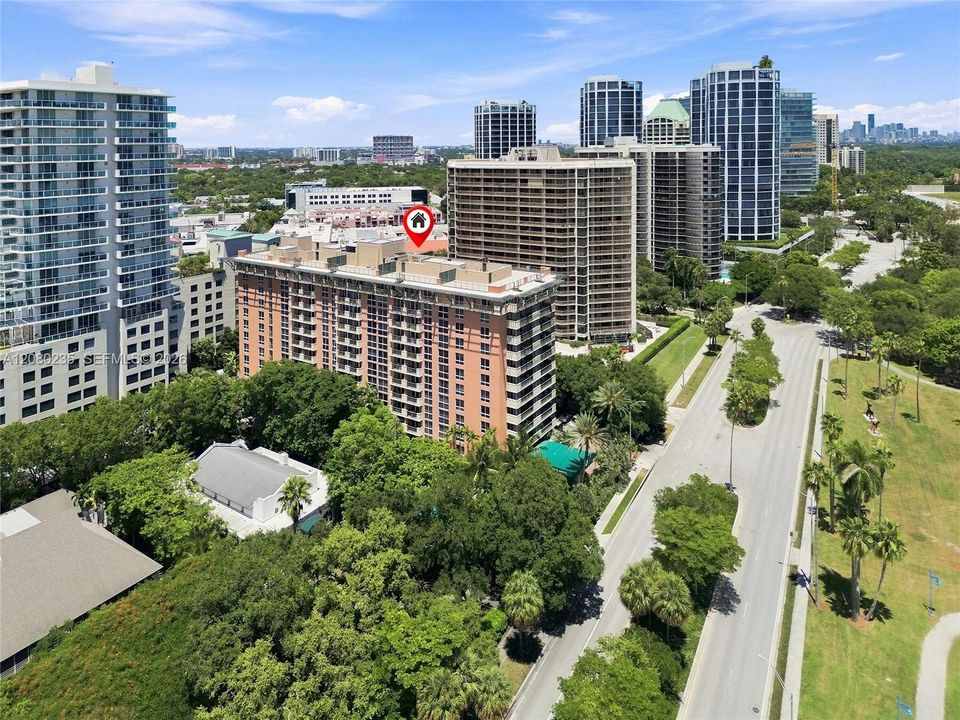 For Sale: $575,000 (1 beds, 1 baths, 670 Square Feet)