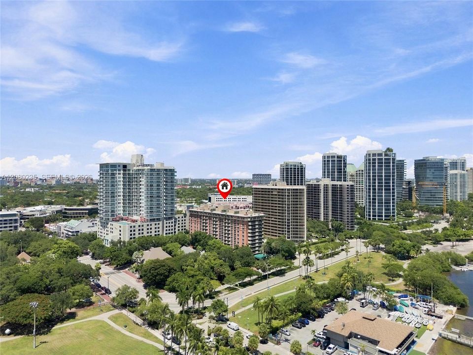 For Sale: $575,000 (1 beds, 1 baths, 670 Square Feet)