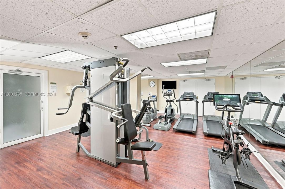 For Sale: $575,000 (1 beds, 1 baths, 670 Square Feet)
