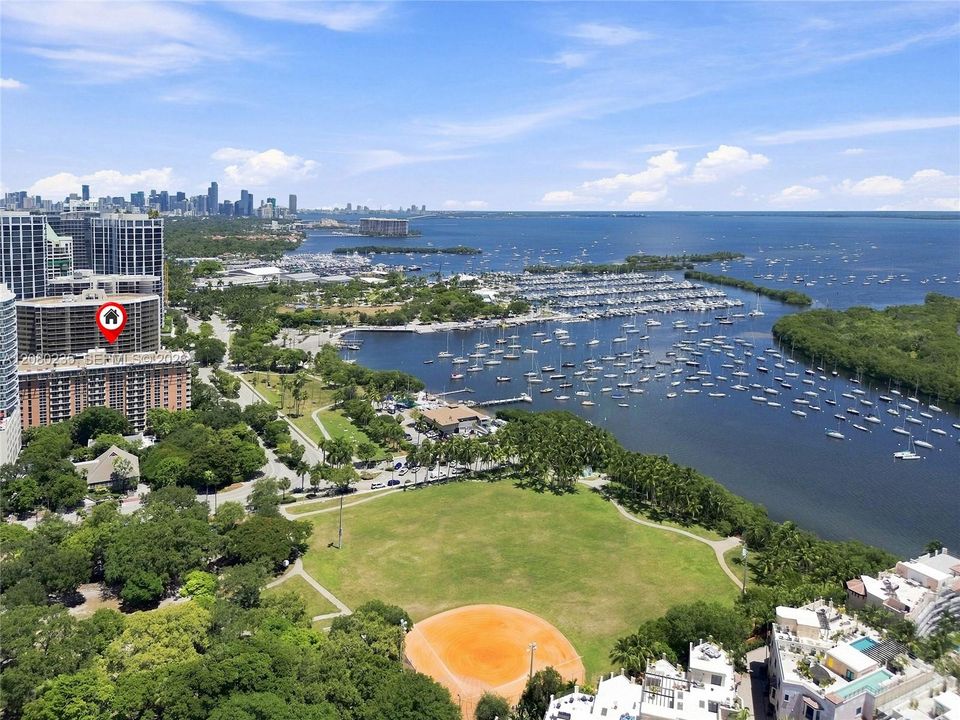 For Sale: $575,000 (1 beds, 1 baths, 670 Square Feet)