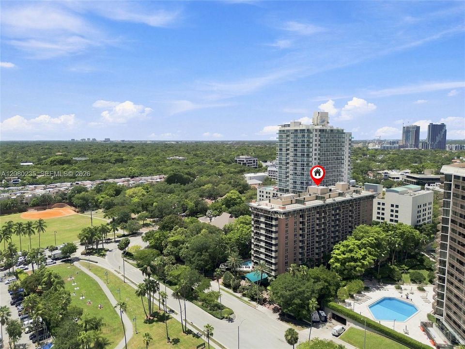 For Sale: $575,000 (1 beds, 1 baths, 670 Square Feet)