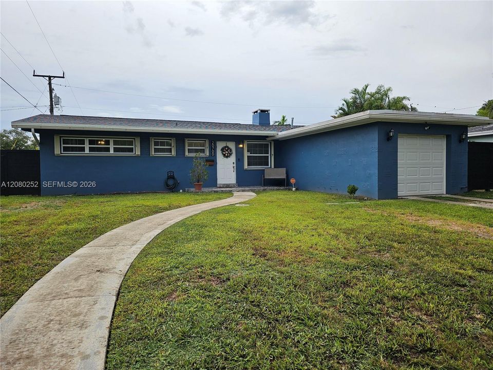 En Venta: $695,000 (4 camas, 2 baños, 1584 Pies cuadrados)