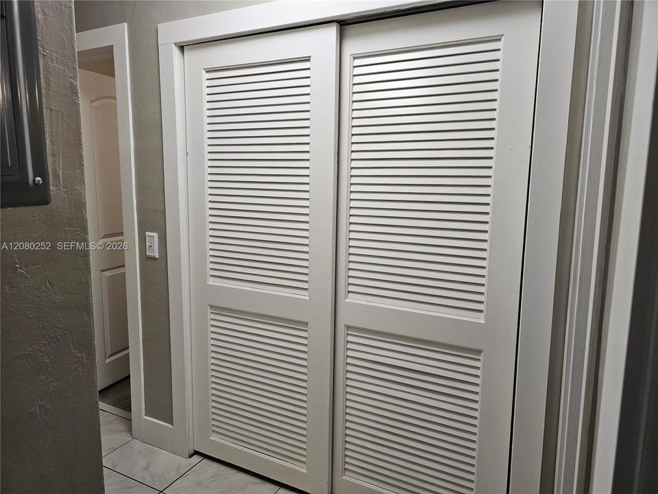 En Venta: $695,000 (4 camas, 2 baños, 1584 Pies cuadrados)
