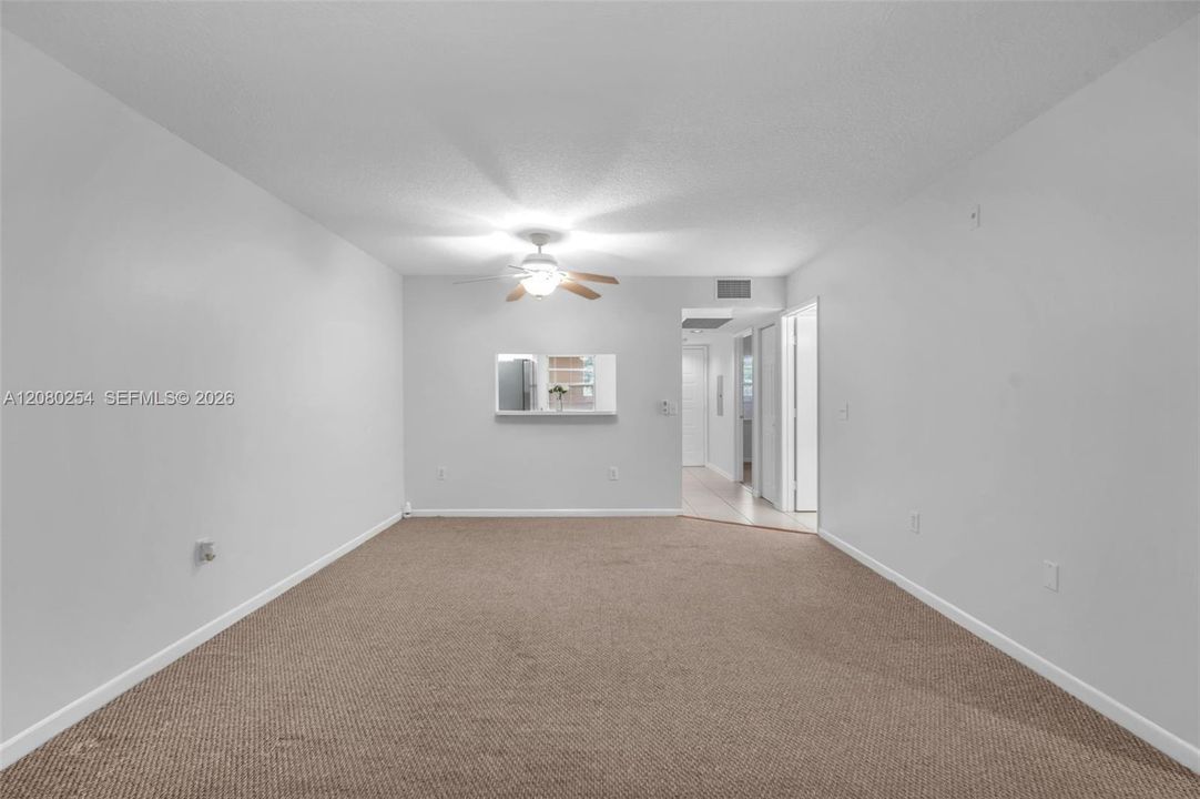 На продажу: $190,000 (2 спален, 1 ванн, 936 Квадратных фут)
