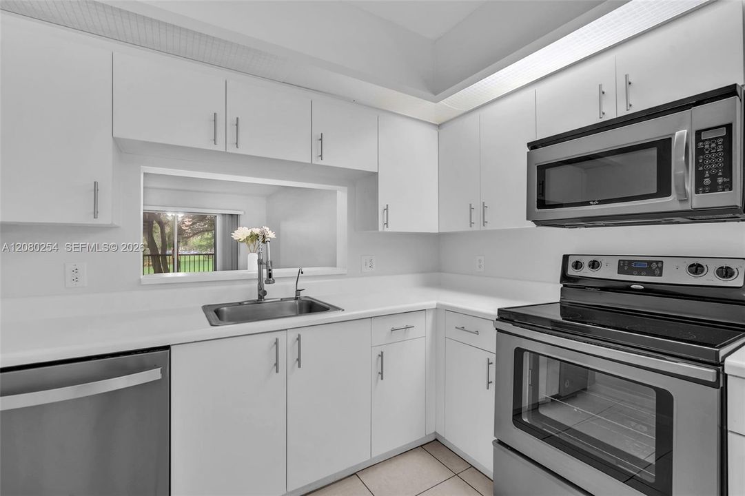 На продажу: $190,000 (2 спален, 1 ванн, 936 Квадратных фут)
