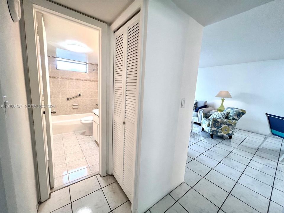 For Sale: $220,000 (2 beds, 2 baths, 1027 Square Feet)