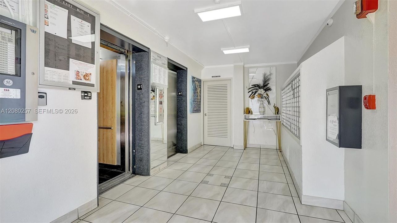 For Sale: $220,000 (2 beds, 2 baths, 1027 Square Feet)