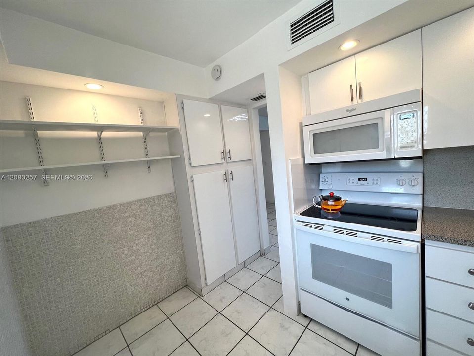 For Sale: $220,000 (2 beds, 2 baths, 1027 Square Feet)