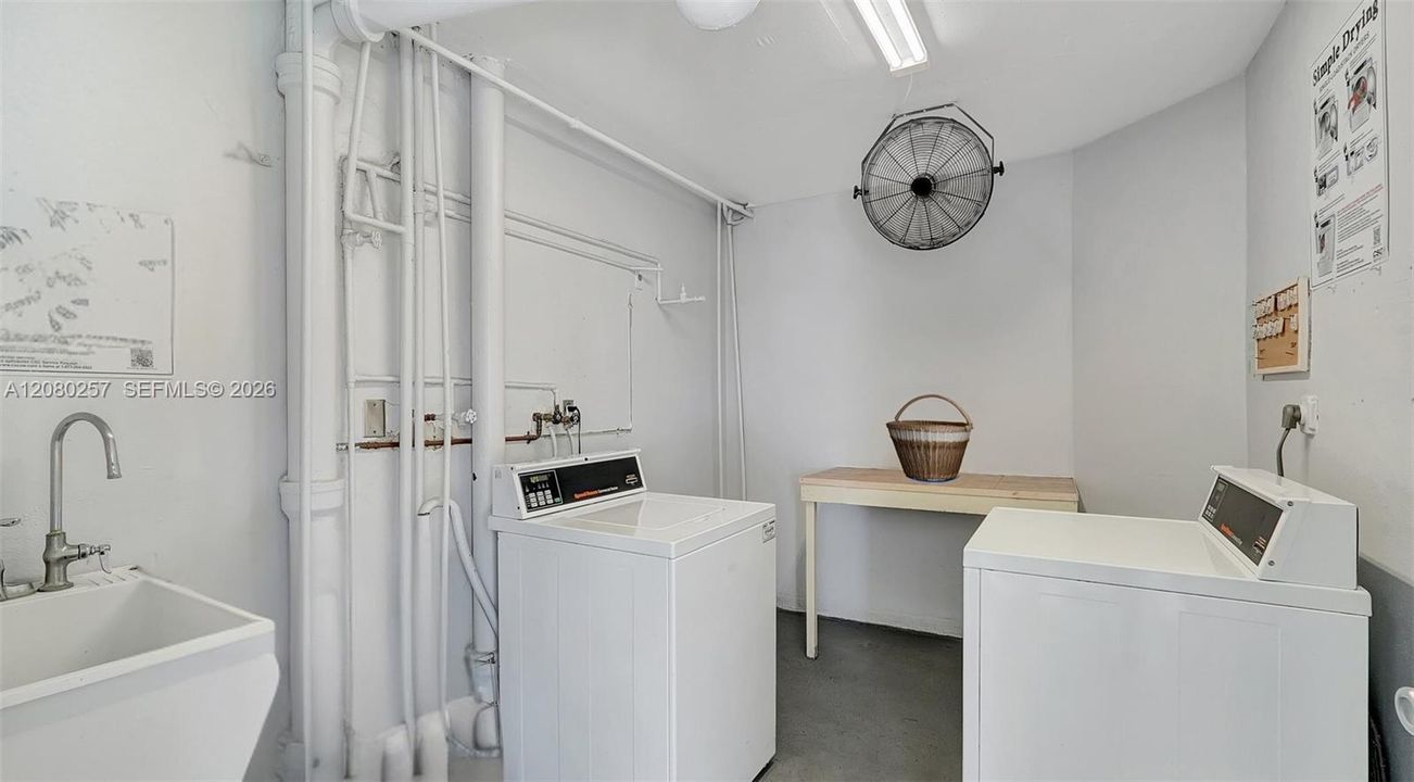 For Sale: $220,000 (2 beds, 2 baths, 1027 Square Feet)