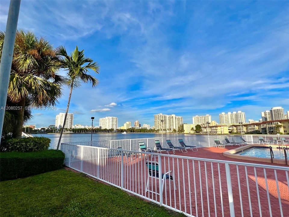 For Sale: $220,000 (2 beds, 2 baths, 1027 Square Feet)