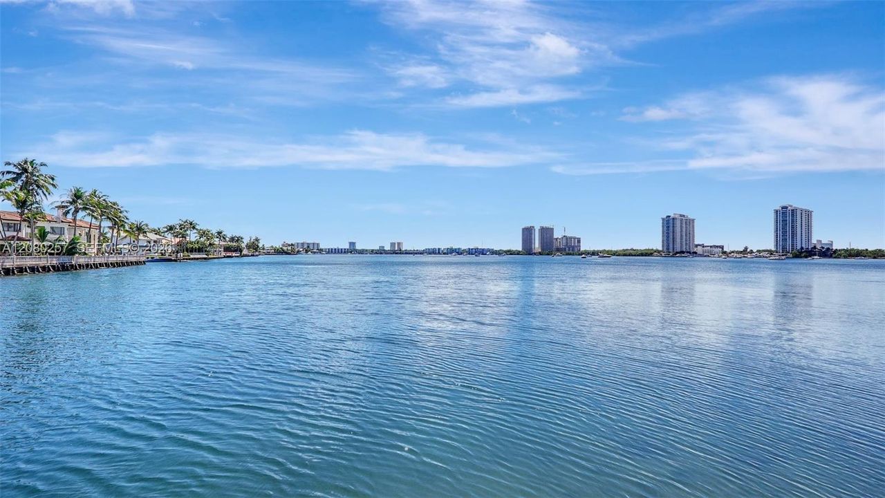 For Sale: $220,000 (2 beds, 2 baths, 1027 Square Feet)