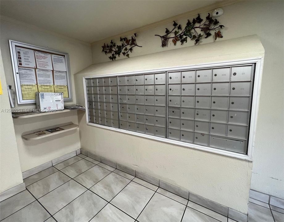 For Sale: $220,000 (2 beds, 2 baths, 1027 Square Feet)