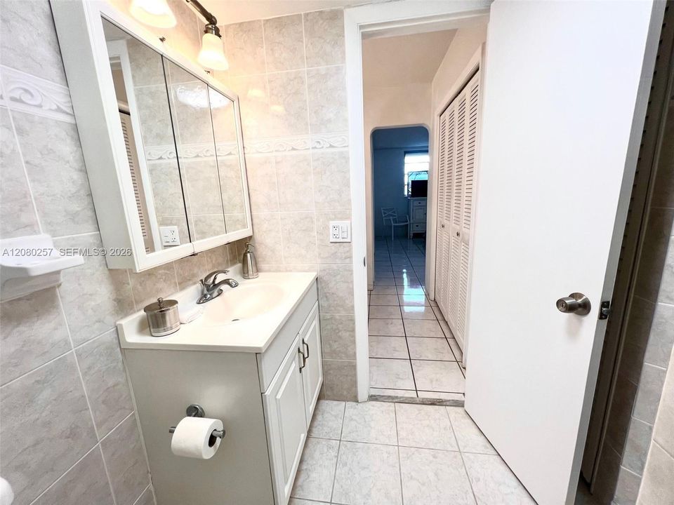 For Sale: $220,000 (2 beds, 2 baths, 1027 Square Feet)