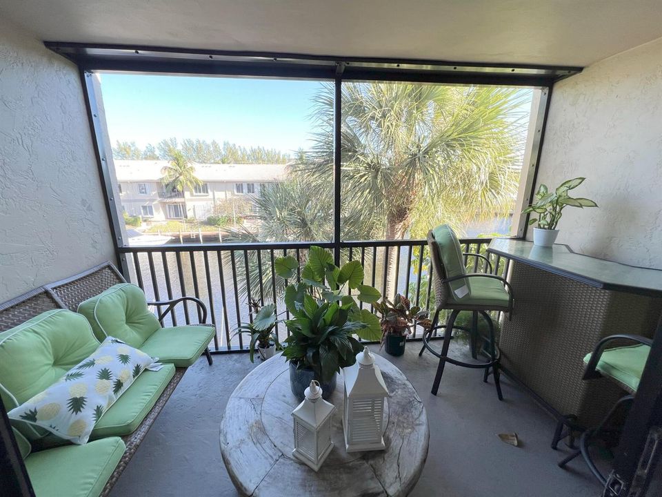 1 Royal Palm Way 305 Balcony