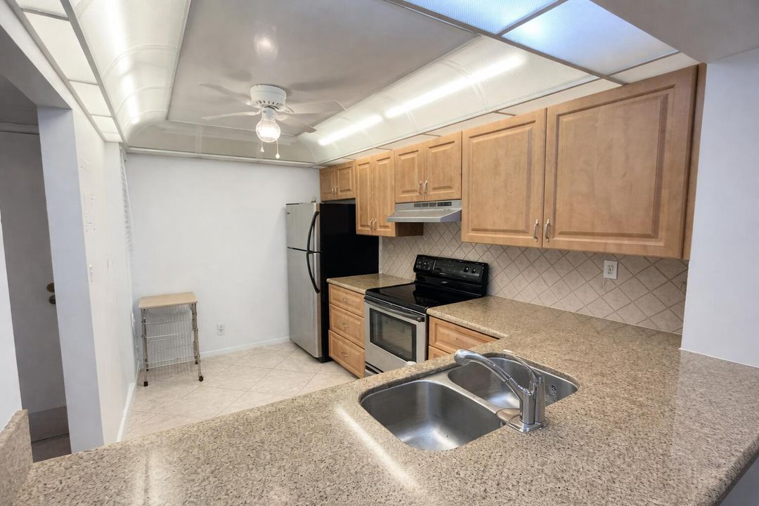 1 Royal Palm Way 305 Kitchen