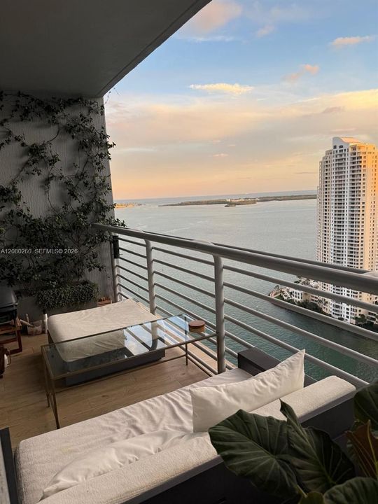 For Sale: $819,000 (2 beds, 2 baths, 1145 Square Feet)