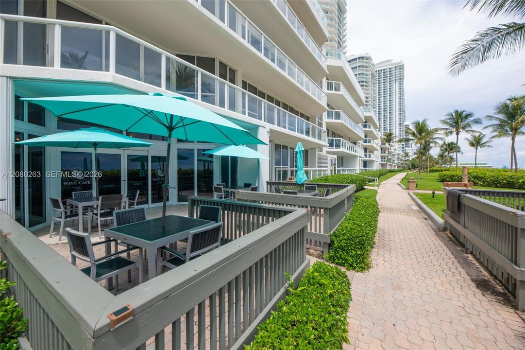 For Sale: $1,850,000 (3 beds, 3 baths, 2020 Square Feet)