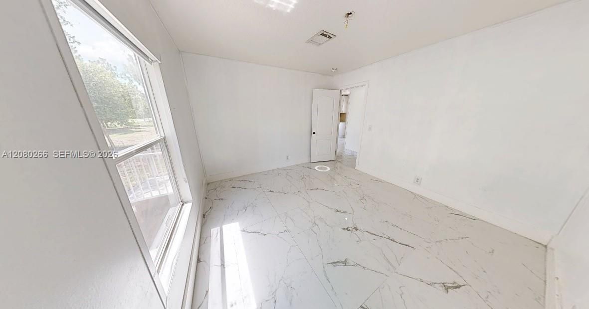 En Renta: $1,800 (3 camas, 2 baños, 1375 Pies cuadrados)