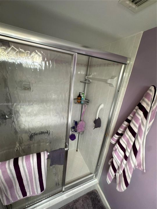 En Venta: $200,000 (2 camas, 2 baños, 1090 Pies cuadrados)