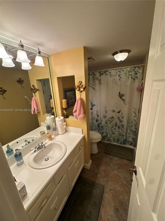 En Venta: $200,000 (2 camas, 2 baños, 1090 Pies cuadrados)