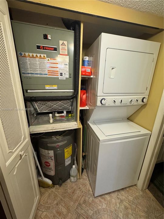 En Venta: $200,000 (2 camas, 2 baños, 1090 Pies cuadrados)