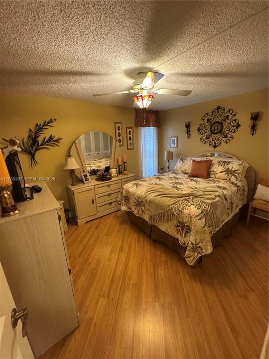 En Venta: $200,000 (2 camas, 2 baños, 1090 Pies cuadrados)